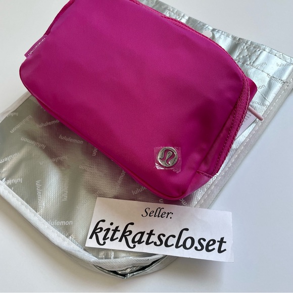🆕 SONIC PINK/WHITE WORDMARK LOGO - NWT lululemon everywhere belt bag EBB 1L - Picture 4 of 11